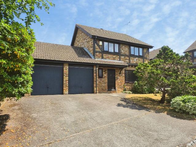 Baldwin Crescent, Merrow Park GU4, 4 bed detached house to rent, £2,900 pcm | PrimeLocation