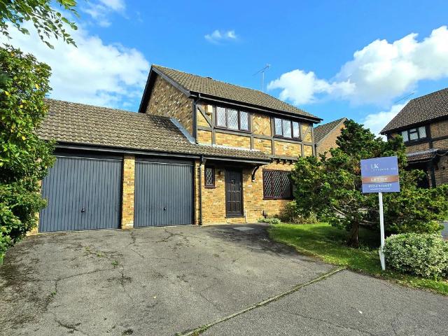 Baldwin Crescent, Merrow Park 4 bed detached house to rent £3,100 pcm £715 pw