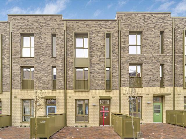 Baldwin Lane, London, SE3 3 bed terraced house to rent £3,200 pcm £738 pw