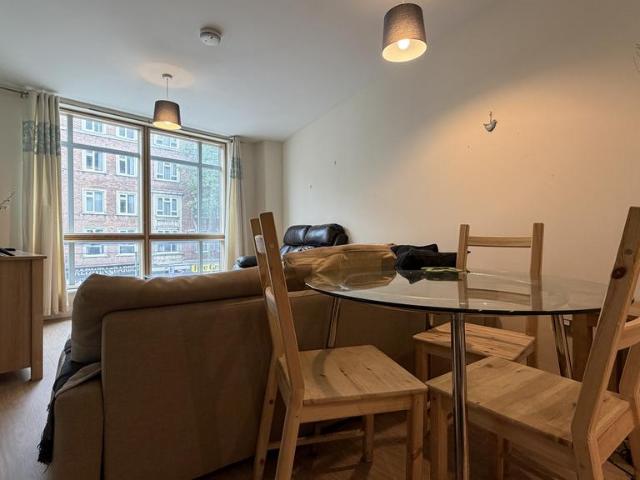 Baldwin Street, Bristol, BS1 2 bed flat to rent £1,750 pcm £404 pw
