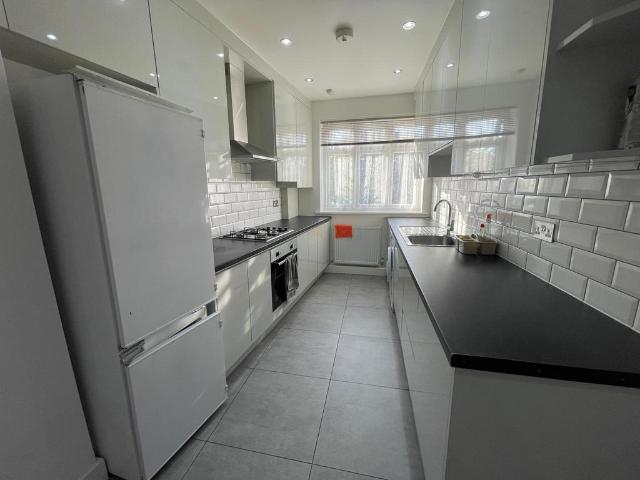 Baldwyn Gardens, London W3 4 bed semi detached house to rent £3,350 pcm £773 pw