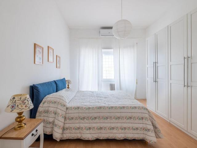 Balduina Home with Garden Cribmed