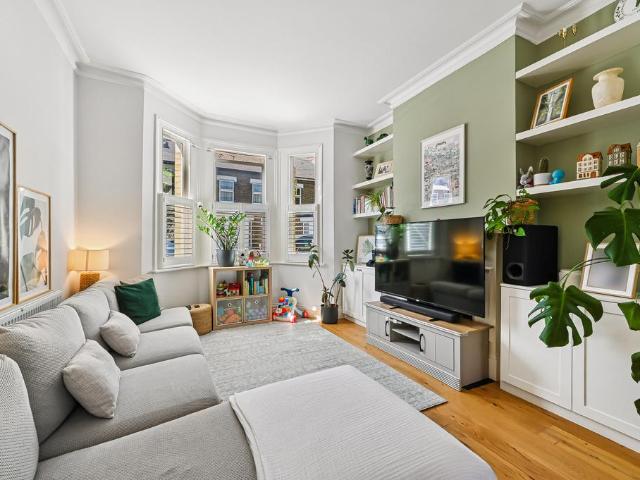Balfern Street, SW11 3 bed house to rent £4,000 pcm £923 pw