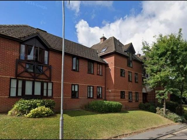 Balfour Court, Harpenden, AL5 1 bed flat to rent £1,275 pcm £294 pw