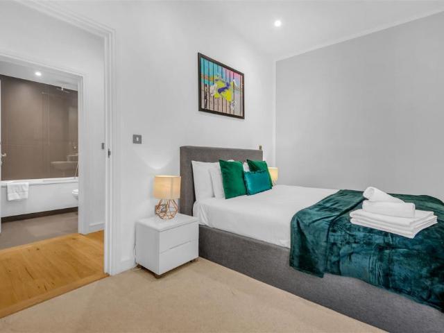 Balfour Road, Hounslow TW3 1 bed apartment to rent £1,650 pcm £381 pw