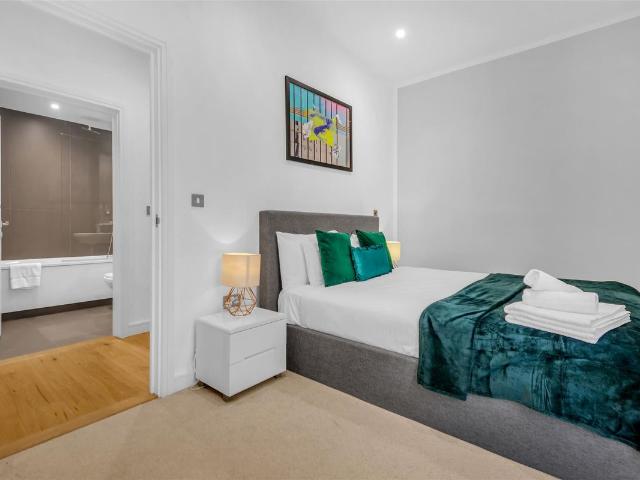 Balfour Road, Hounslow TW3, 1 bed flat to rent, £1,800 pcm | PrimeLocation