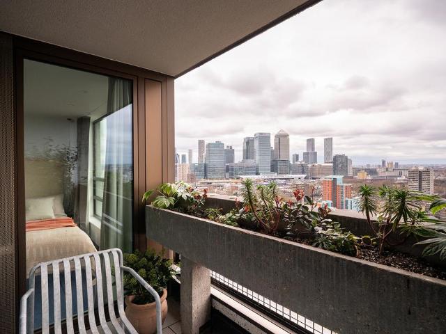 Balfron Tower, 7 St Leonards Road. 2 bed flat to rent £2,595 pcm £599 pw