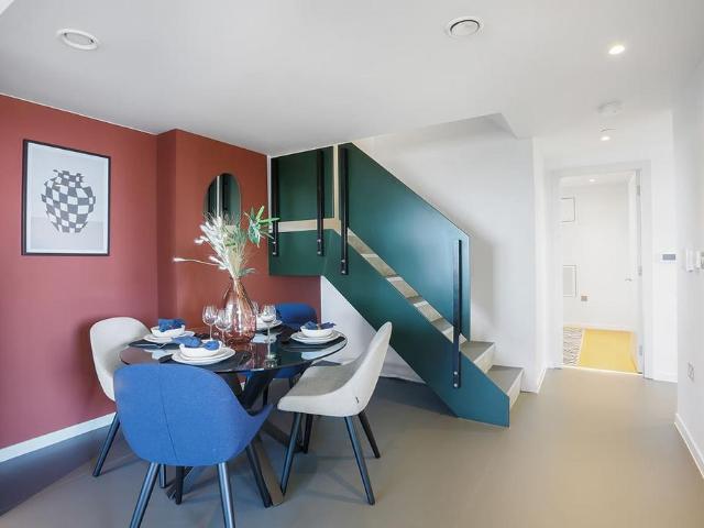 Balfron Tower, 7 St Leonards Road. 2 bed flat to rent £2,785 pcm £643 pw