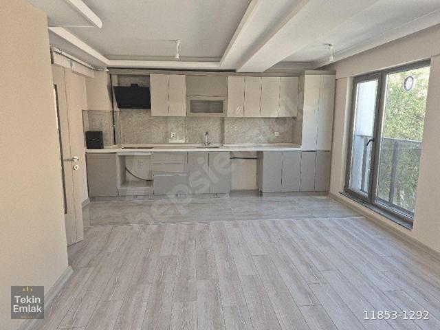 BALGAT 1409 CADDE de YENİ SIFIR BİNADA 1+156m2