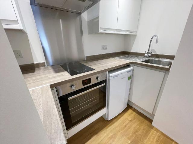 Balgores Lane, Romford RM2, Studio to rent, £1,100 pcm | PrimeLocation
