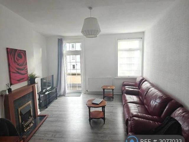 Balgreen Road, Edinburgh, EH11 3 bed flat to rent £1,600 pcm £369 pw