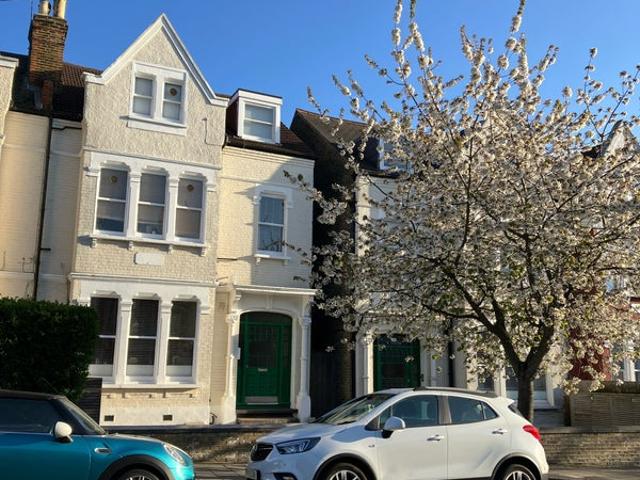 Balham Extra Large Studio Flat Own Patio