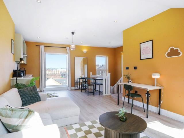 Balham High Road, Balham, London SW12, Studio to rent, £2,250 pcm | PrimeLocation