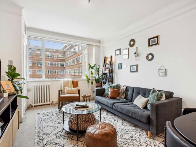 Balham High Road, Balham SW17, 1 bed flat to rent, £2,200 pcm | PrimeLocation