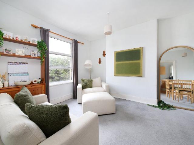 Balham High Road, Balham SW12, 1 bed flat to rent, £1,850 pcm | PrimeLocation