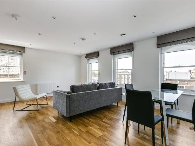 Balham High Road, Balham SW12, 2 bed flat to rent, £2,750 pcm | PrimeLocation