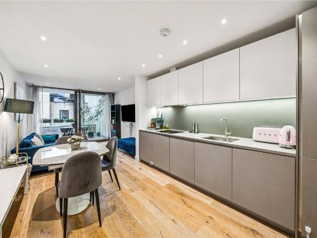 Balham High Road, London SW17, 2 bed flat to rent, £3,200 pcm | PrimeLocation