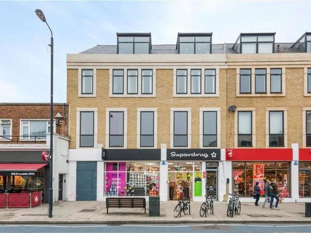 Balham High Road, London SW12 2 bed flat to rent £2,750 pcm £635 pw