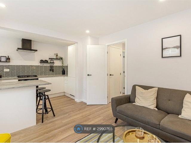 Balham, London SW17, 1 bed flat to rent, £2,590 pcm | PrimeLocation