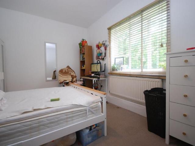 Balham SW12 4 bed apartment to rent £3,800 pcm £877 pw