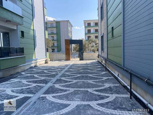 BALIKESİR EDREMİT'TE SİTE İÇİNDE KULLANIŞLI SIFIR 1+1 DAİRE