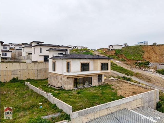 BALIKESİR KARESİ NAİPLİ'DE SATILIK 4+1 252 M KÖŞE VİLLA