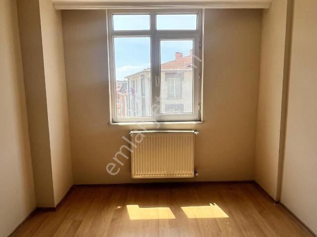 Balkan Gündüzden Eğitimciler Caddesinde 2+1 Daire
