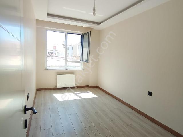 Balkan Gündüzden Sütlüce Mahallesinde 1+1 Kiralık Daire