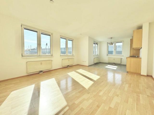 BALKONTRAUM | HELLE 2 ZIMMER | OPTIMALE RAUMAUFTEILUNG | U BAHN NÄHE