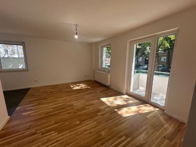 Balkonwohnung im Erdgeschoss mit 2,5 Zimmern in München – Weißenseestraße
