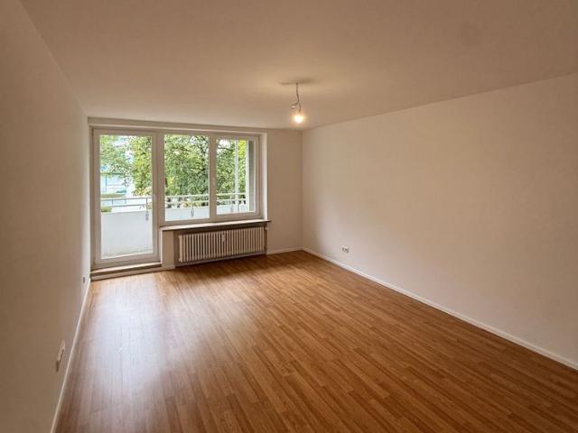 Balkonzugang zum Grünen: 3 Zimmer Wohnung im 1. Stock in Haar, Ferdinand Kobell Straße