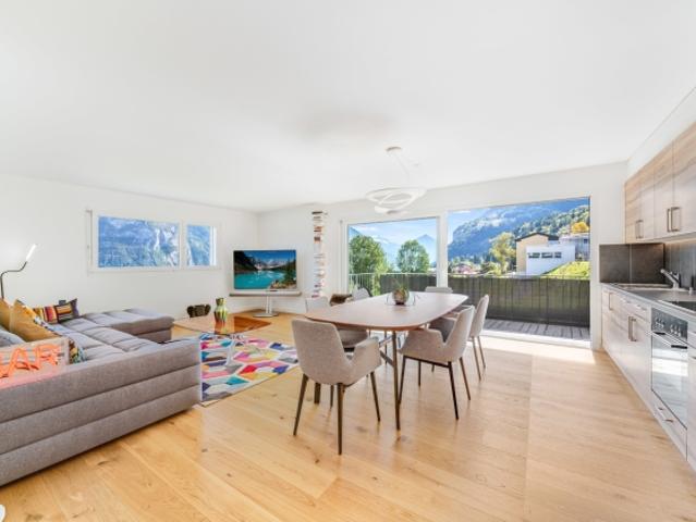 BALKON ~20M2 – KEINE NEBENGEBÄUDE – INNENPARKPLATZ – EICHENPARQUETT