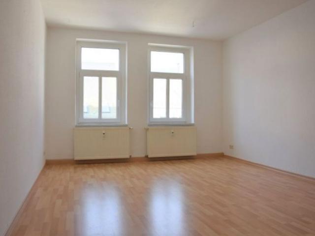 Balkon • 4 Zimmer • Parkett & Laminat • Tageslichtbad • Limbach Oberfrohna • zentrale Lage • Termin?