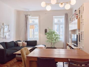 Balkon Altbauwohnung 3 Zi und 21m² Balkon in Hofruhelage