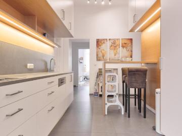 Balkon Altbauwohnung 3 Zi und 21m² Balkon in Hofruhelage