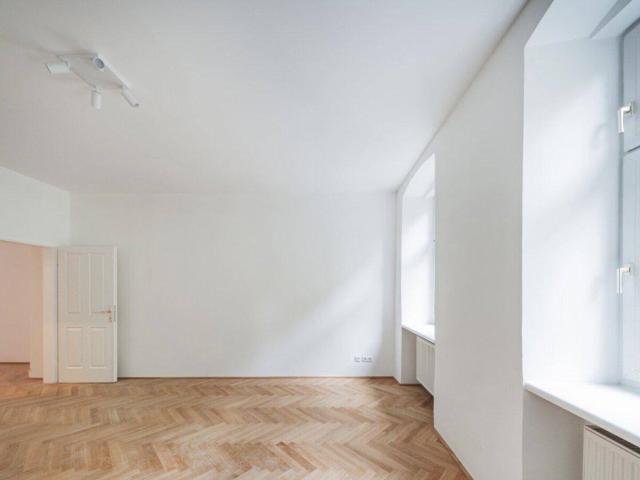 Balkon Altbauwohnung mit durchdachtem Grundriss