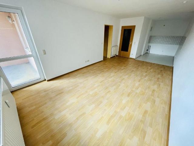 Balkon & Aufzug! Gemütliche 2 Raum Wohnung nahe der Innenstadt & HBF!