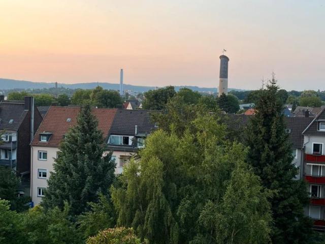 Balkon, Kamin & offene Galerie Große DG Wohnung Nähe Höing