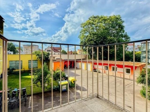 BALKON I BADEWANNE I INNENHOF AUSRICHTIG I SEHR RUHIG I MODERNES BADEZIMMER I PARKPLATZ OPTIONAL I EINBAUKÜCHE I PROJEKT WOHNEN