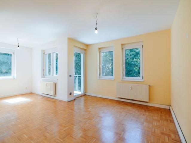 BALKON I LICHTDURCHFLUTET I NÄHE GRAZ I GRÜNANLAGE I ABSOLUTE RUHELAGE I BADEWANNE I AB SOFORT I PROJEKT WOHNEN