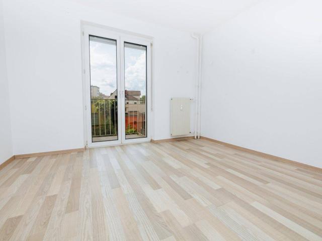 BALKON I SANIERT I BADEWANNE I INNENHOF AUSRICHTIG I SEHR RUHIG I MODERNES BADEZIMMER I PARKPLATZ OPTIONAL I EINBAUKÜCHE I PROJEKT WOHNEN I