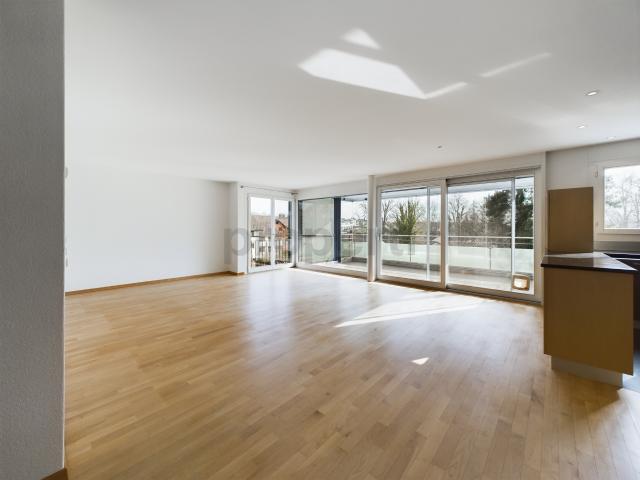 Balkon mit Wintergarten, Bergsicht & Umfassend Renoviert!