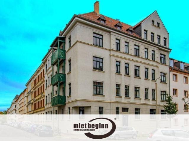 BALKON – SCHÖNE ESSKÜCHE – WANNENBAD – ABSTELLRAUM – KELLERABTEIL – HOCHPARTERRE