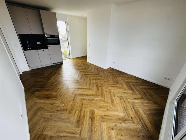 Balkon statt Berliner Wohnungsfrust: Willkommen in Adlershof 2 Zimmer mit EInbauküche