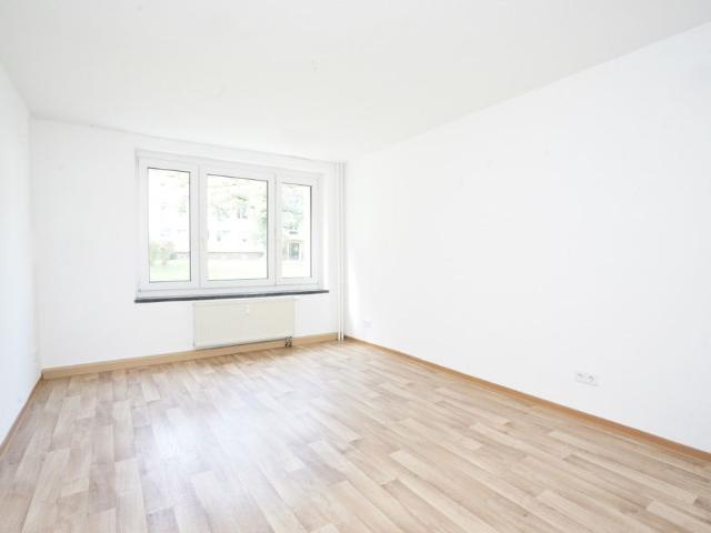 Balkon / Ruhige Lage / Badewanne