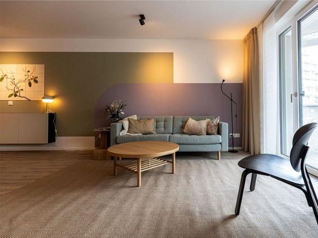 Balkon Wohnung mit Einbauküche & Abstell Raum I Smart Home I Aufzug I Stellplatz mit E Anschluss