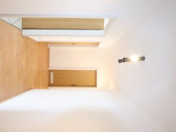 BALKON, TIEFGARAGE, AUFZUG, BARRIEREARM.