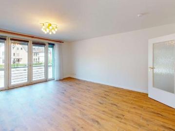 ZEITMIETVERTRAG 4 JAHRE: renovierte Wohnung mit Balkon und Stellplatz