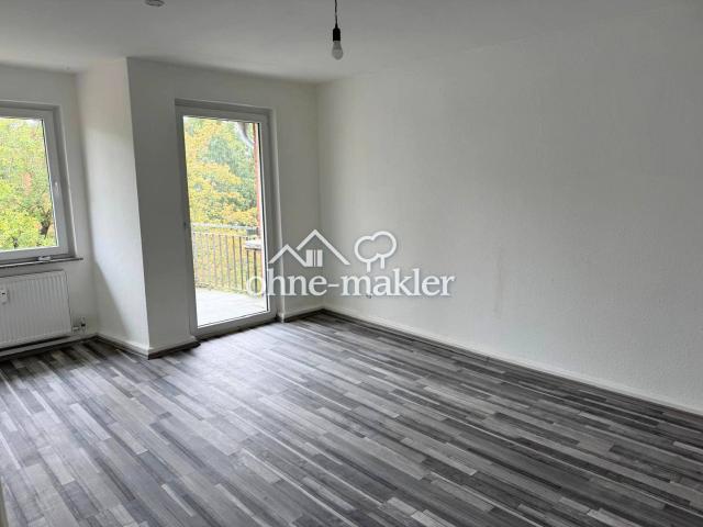 BALKON und Wannenbad: Moderne 3 Zimmer Wohnung in naturnaher Wohnlage
