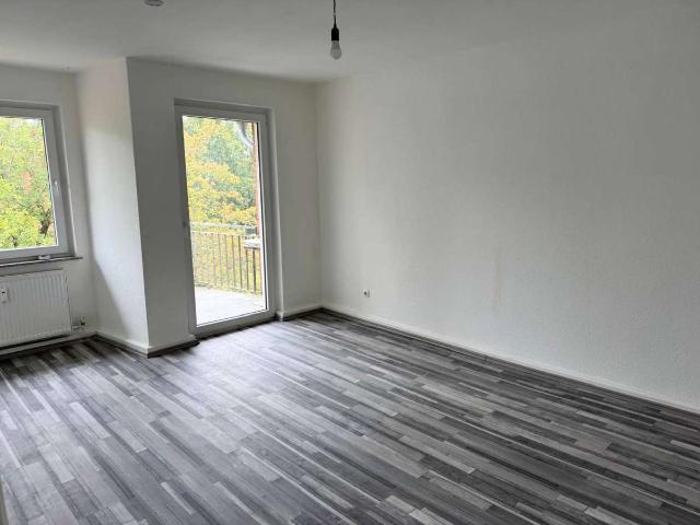 BALKON und Wannenbad: Moderne 3 Zimmer Wohnung in naturnaher Wohnlage